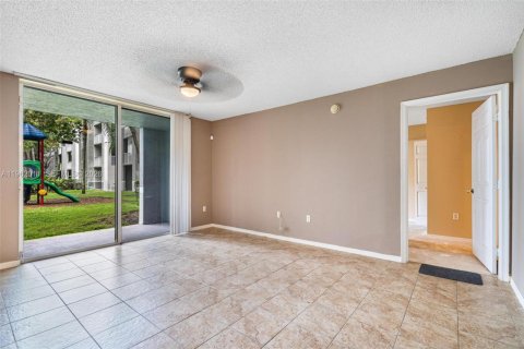 Copropriété à louer à Pembroke Pines, Floride: 2 chambres, 98.29 m2 № 2025249 - photo 3