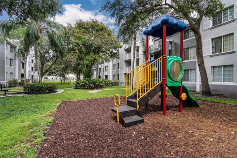 Copropriété à louer à Pembroke Pines, Floride: 2 chambres, 98.29 m2 № 2025249 - photo 22