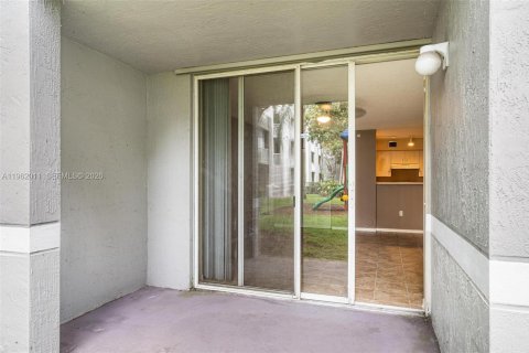 Copropriété à louer à Pembroke Pines, Floride: 2 chambres, 98.29 m2 № 2025249 - photo 5