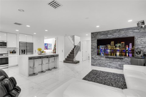 House in Miami, Florida 4 bedrooms, 220.18 sq.m. № 1867970 - photo 16