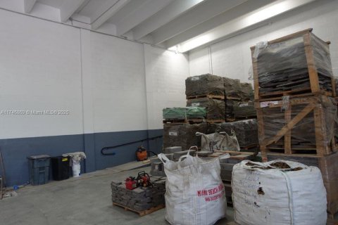 Commercial property in Miami, Florida № 1863548 - photo 24