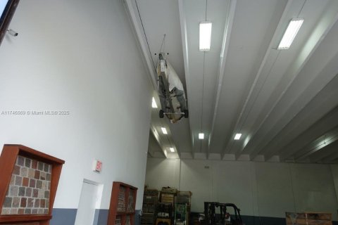 Commercial property in Miami, Florida № 1863548 - photo 21