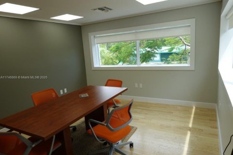 Commercial property in Miami, Florida № 1863548 - photo 6