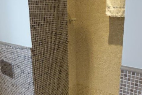 Commercial property in Miami, Florida № 1863548 - photo 11