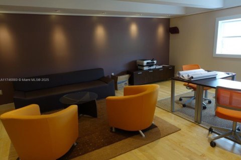 Commercial property in Miami, Florida № 1863548 - photo 3