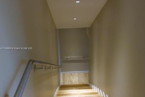 Commercial property in Miami, Florida № 1863548 - photo 14