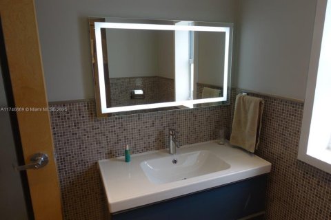 Commercial property in Miami, Florida № 1863548 - photo 12