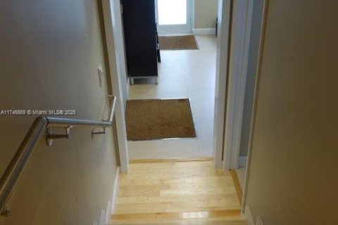 Commercial property in Miami, Florida № 1863548 - photo 15