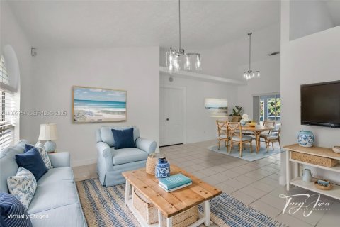 Villa ou maison à louer à Port St. Lucie, Floride: 3 chambres, 224.08 m2 № 1982122 - photo 3