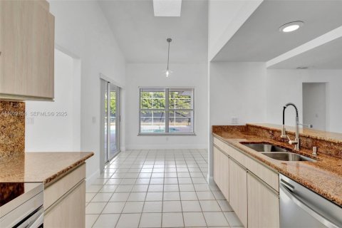 Villa ou maison à louer à Port St. Lucie, Floride: 3 chambres, 224.08 m2 № 1982122 - photo 7