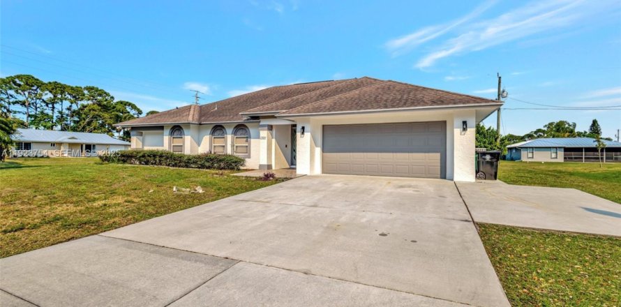 Villa ou maison à Port St. Lucie, Floride 3 chambres, 224.08 m2 № 1982122