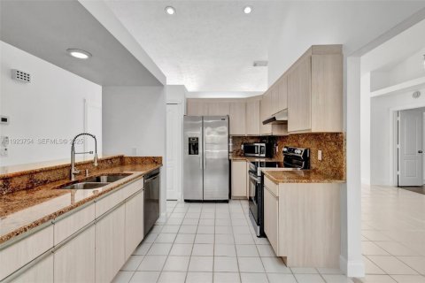 Villa ou maison à louer à Port St. Lucie, Floride: 3 chambres, 224.08 m2 № 1982122 - photo 8