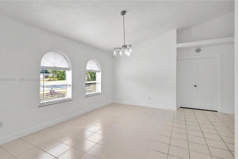 Villa ou maison à louer à Port St. Lucie, Floride: 3 chambres, 224.08 m2 № 1982122 - photo 6