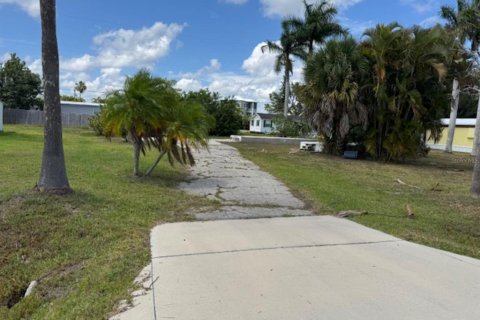 Terreno en venta en Port Charlotte, Florida № 2102073 - foto 9