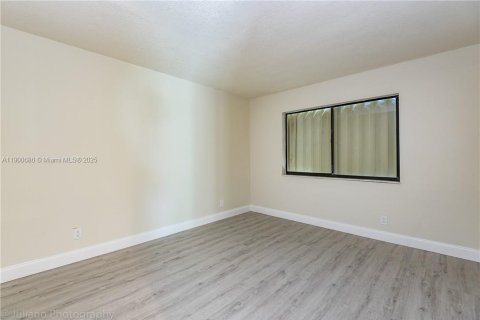Condo in Weston, Florida, 2 bedrooms  № 1953413 - photo 13