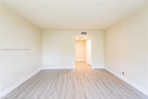 Condo in Weston, Florida, 2 bedrooms  № 1953413 - photo 18