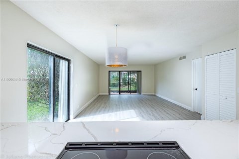 Condo in Weston, Florida, 2 bedrooms  № 1953413 - photo 6
