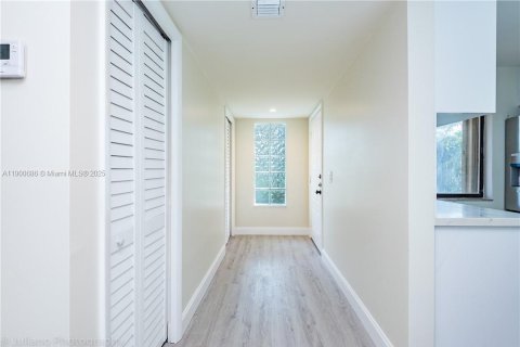 Condo in Weston, Florida, 2 bedrooms  № 1953413 - photo 9