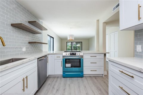 Condo in Weston, Florida, 2 bedrooms  № 1953413 - photo 2