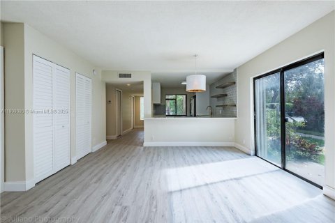Condo in Weston, Florida, 2 bedrooms  № 1953413 - photo 11