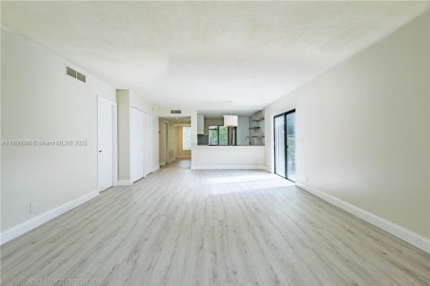 Condo in Weston, Florida, 2 bedrooms  № 1953413 - photo 5