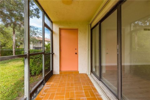 Condo in Weston, Florida, 2 bedrooms  № 1953413 - photo 21