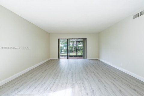 Condo in Weston, Florida, 2 bedrooms  № 1953413 - photo 7