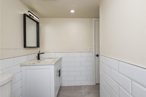 Condo in Weston, Florida, 2 bedrooms  № 1953413 - photo 15