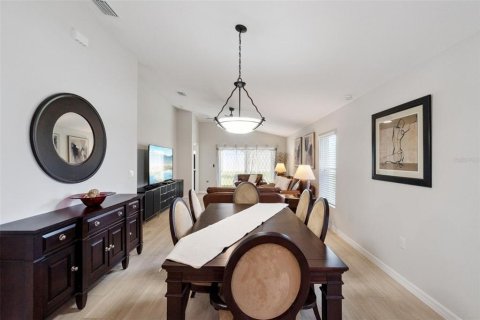 House in Haines City, Florida 3 bedrooms, 150.04 sq.m. № 2098199 - photo 5