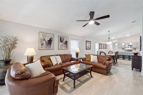 House in Haines City, Florida 3 bedrooms, 150.04 sq.m. № 2098199 - photo 3