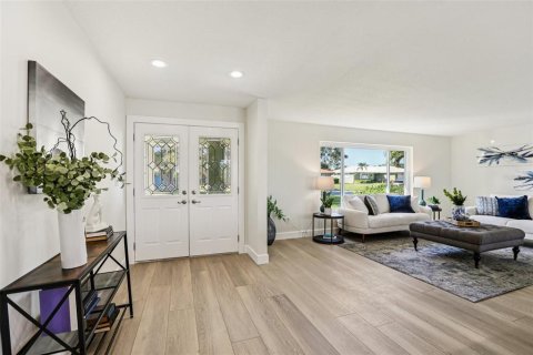 Casa en venta en Saint Petersburg, Florida, 3 dormitorios, 174.93 m2 № 2216908 - foto 5
