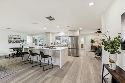 Casa en venta en Saint Petersburg, Florida, 3 dormitorios, 174.93 m2 № 2216908 - foto 10