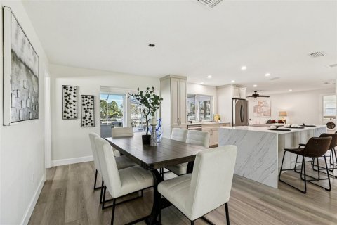 Casa en venta en Saint Petersburg, Florida, 3 dormitorios, 174.93 m2 № 2216908 - foto 9