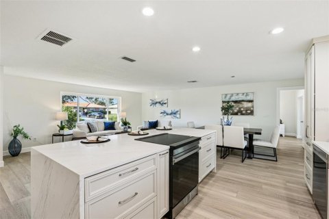 Casa en venta en Saint Petersburg, Florida, 3 dormitorios, 174.93 m2 № 2216908 - foto 13