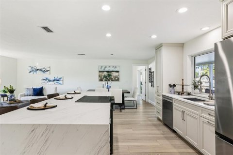 Casa en venta en Saint Petersburg, Florida, 3 dormitorios, 174.93 m2 № 2216908 - foto 14