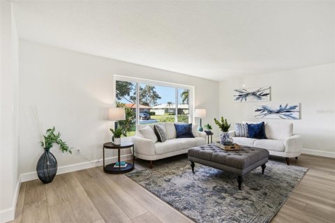 Casa en venta en Saint Petersburg, Florida, 3 dormitorios, 174.93 m2 № 2216908 - foto 7