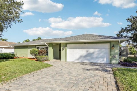 Casa en venta en Saint Petersburg, Florida, 3 dormitorios, 174.93 m2 № 2216908 - foto 2