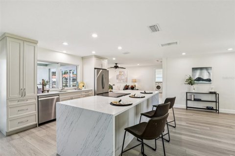 Casa en venta en Saint Petersburg, Florida, 3 dormitorios, 174.93 m2 № 2216908 - foto 11