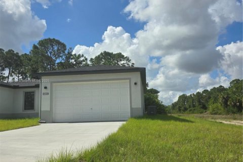 House in Lehigh Acres, Florida 3 bedrooms № 1861839 - photo 16