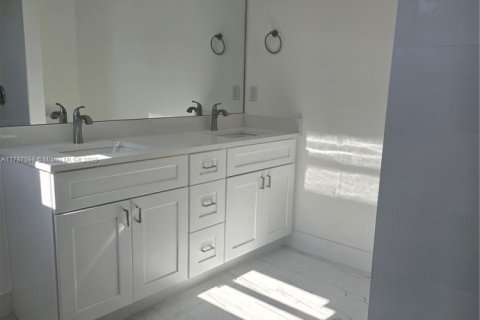House in Lehigh Acres, Florida 3 bedrooms № 1861839 - photo 14