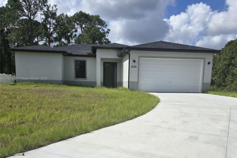 House in Lehigh Acres, Florida 3 bedrooms № 1861839 - photo 1