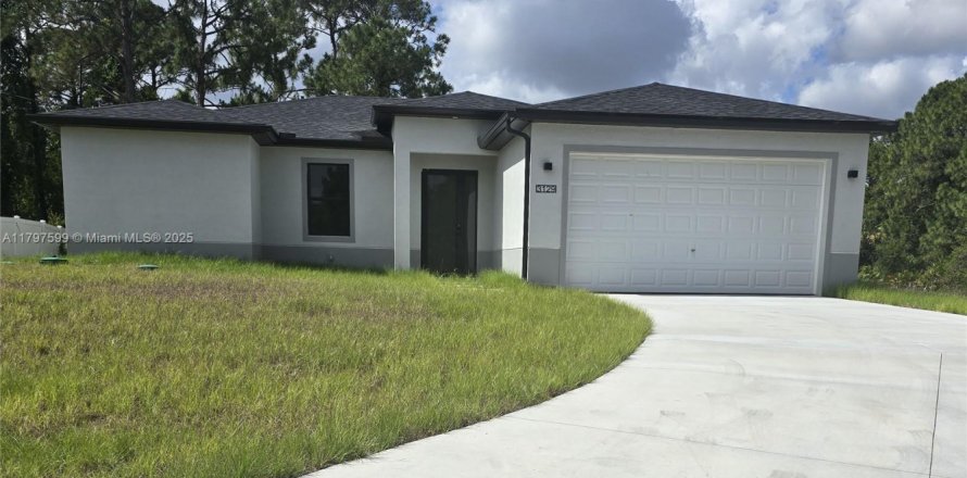 House in Lehigh Acres, Florida 3 bedrooms № 1861839