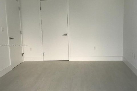 Casa en venta en North Miami Beach, Florida, 1 dormitorio, 87.05 m2 № 1731536 - foto 4