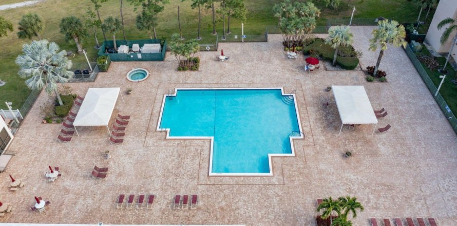 Condo in Lake Worth, Florida, 2 bedrooms № 1051426