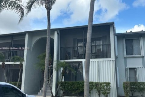 Condo in West Palm Beach, Florida, 2 bedrooms  № 1951192 - photo 17
