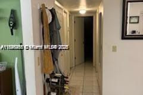 Condo in West Palm Beach, Florida, 2 bedrooms  № 1951192 - photo 7