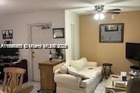 Condo in West Palm Beach, Florida, 2 bedrooms  № 1951192 - photo 6