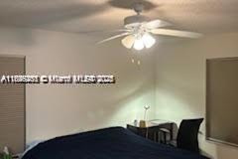 Condo in West Palm Beach, Florida, 2 bedrooms  № 1951192 - photo 10