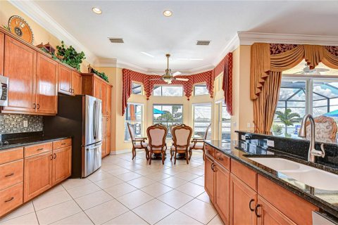 House in Wimauma, Florida 3 bedrooms, 259.66 sq.m. № 2097748 - photo 13