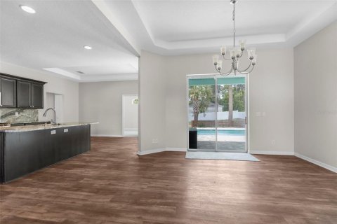 House in Weeki Wachee, Florida 4 bedrooms, 199.46 sq.m. № 1661792 - photo 2